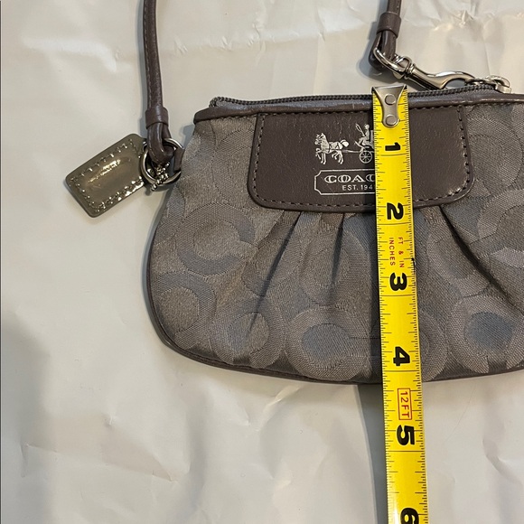 Coach carriage Signature Gray Wristlet w/silver hardware matching hangtag - Picture 9 of 11
